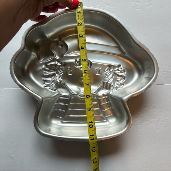 Wilton Vintage Strawberry Shortcake Character Cake Pan 2003 Approx 12”x11”x2” - Picture 6 of 6